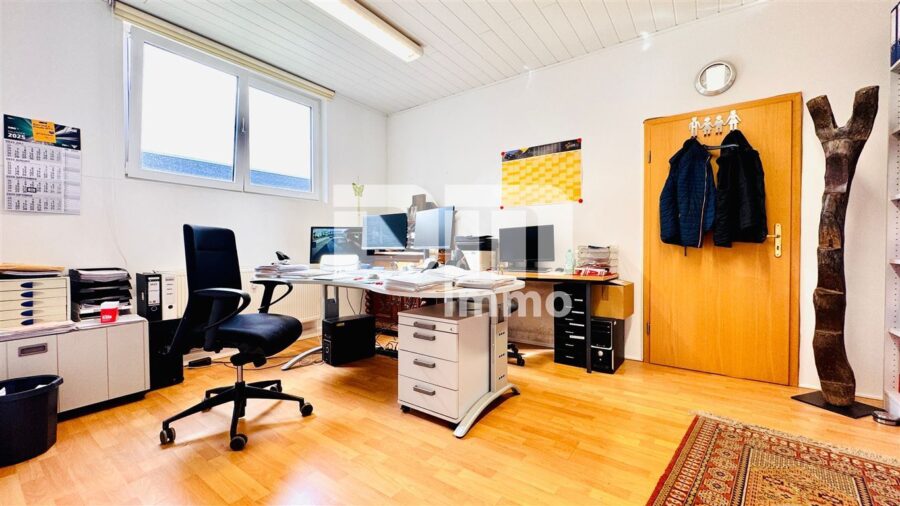Lager / Produktionshalle mit Büro- und Sozialräumen, Außenflächen + Carport nahe Kassel - Büro 2